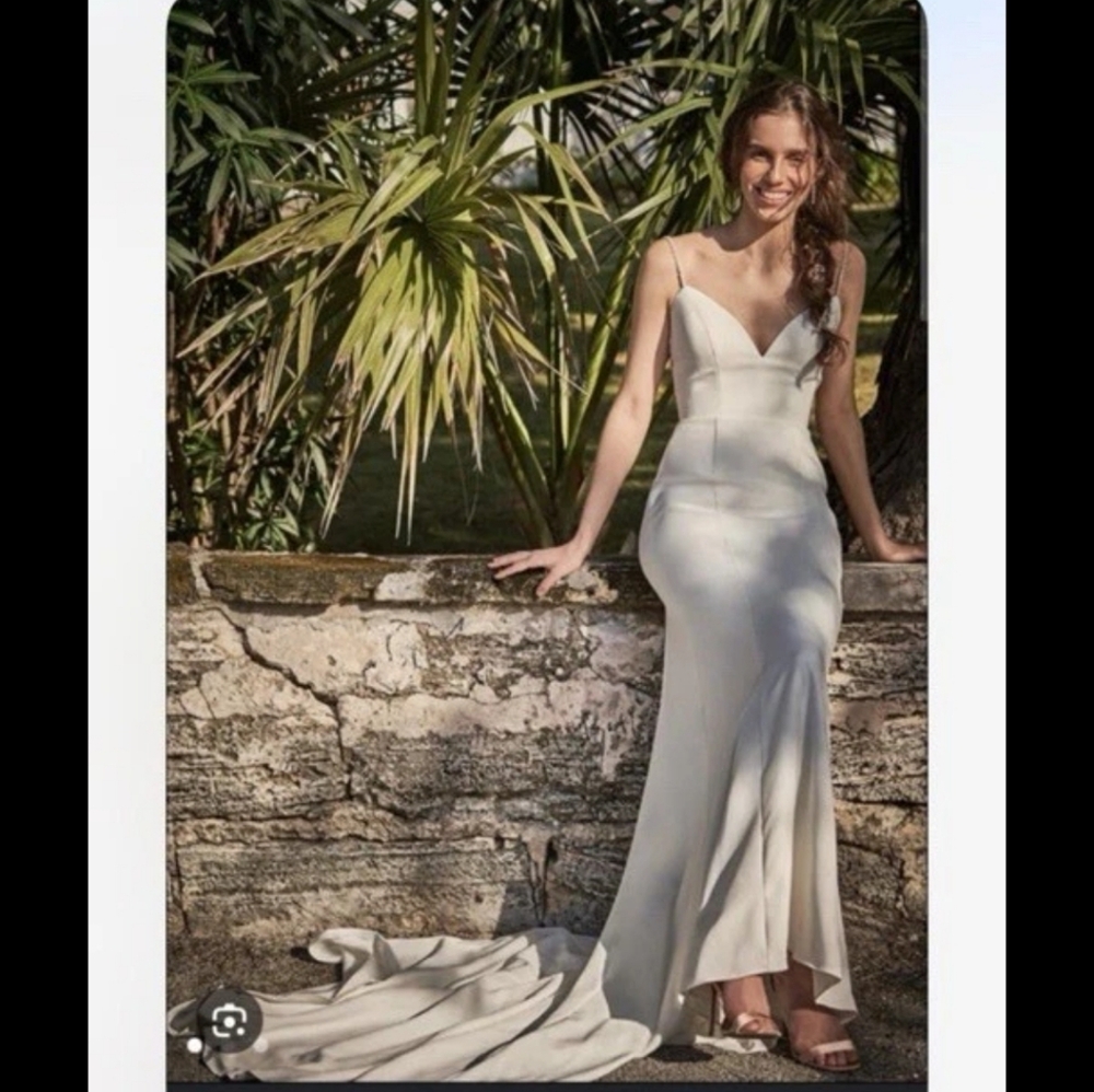 VOW'D Sophisticated Cream Wedding Dress Size 10 NWOT